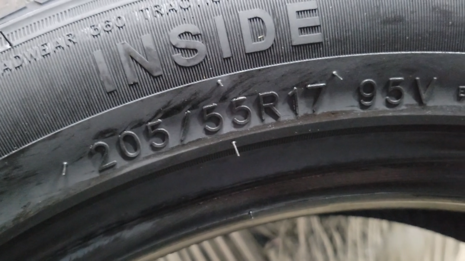 Cách Đọc Thông Số Trên Hông Lốp Ô Tô – Giải Mã 205/55R17 95V
