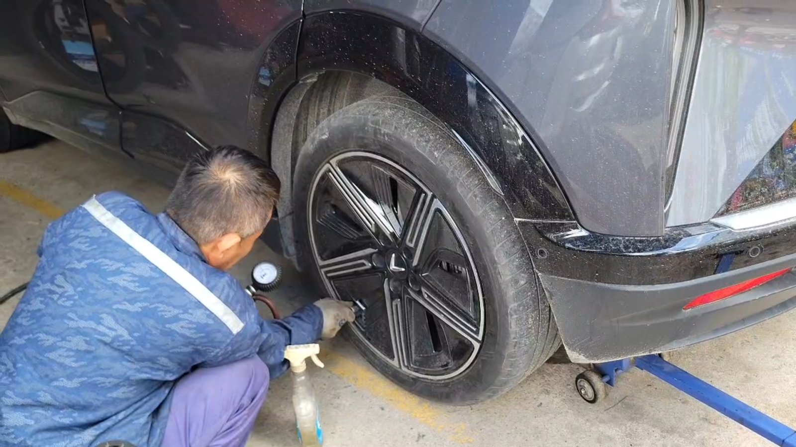 Trời chuyển lạnh, áp suất lốp giảm – Vì sao và làm gì?