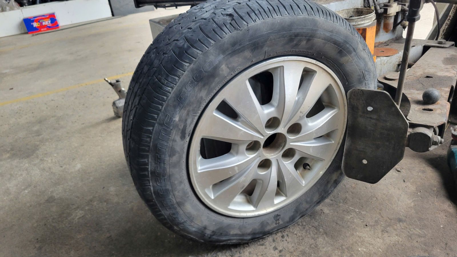 Lốp bị phồng (u hông lốp) có đi tiếp được không?