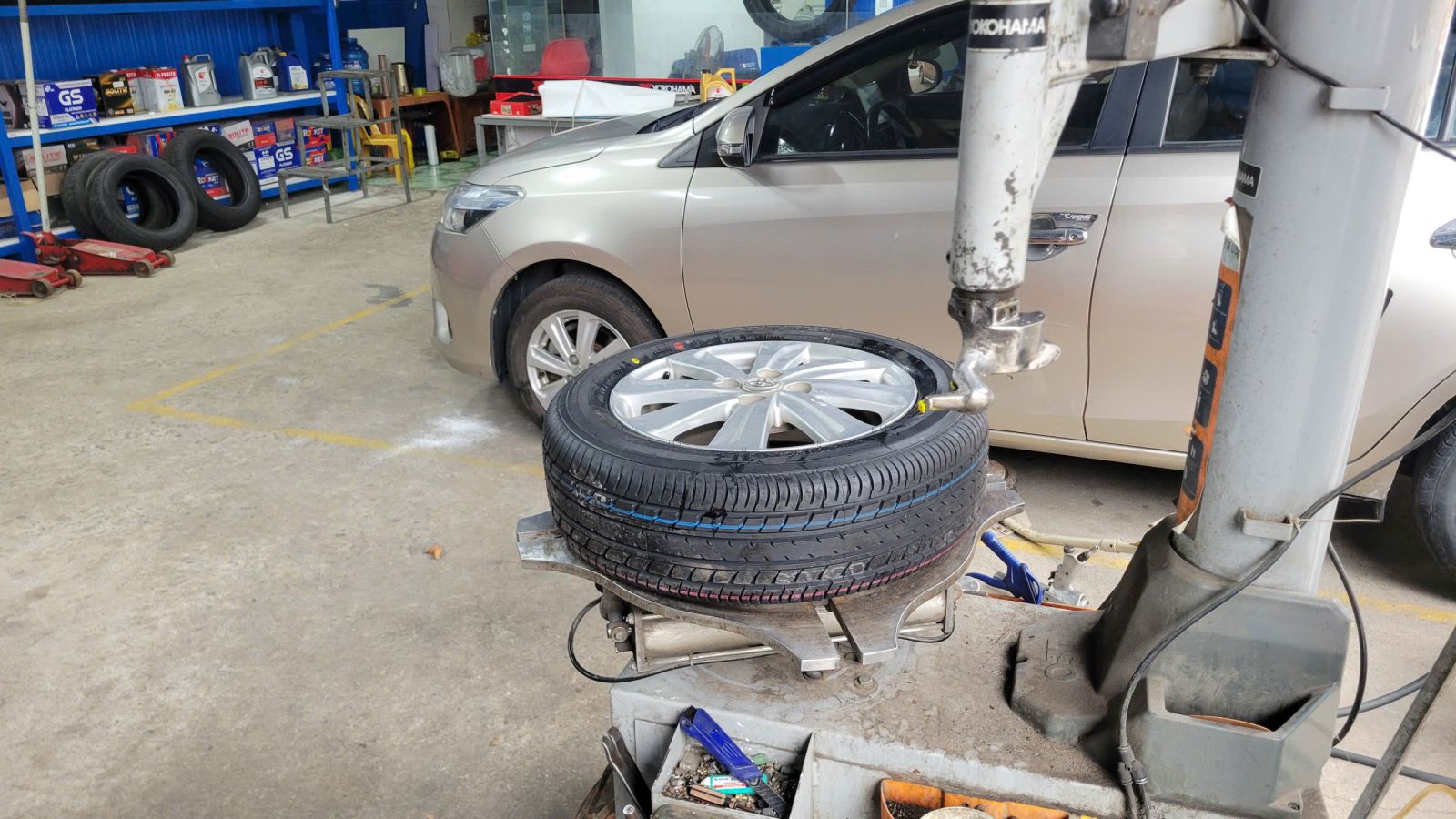Xe đi 50.000 km có nhất thiết phải thay lốp không? Khi nào thực sự cần thay lốp ô tô?